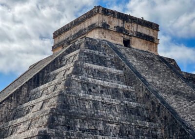 Découvrez Chichen Itza : Guide Complet pour Explorer la Merveille du Monde Maya et Plonger dans son Histoire Fascinante